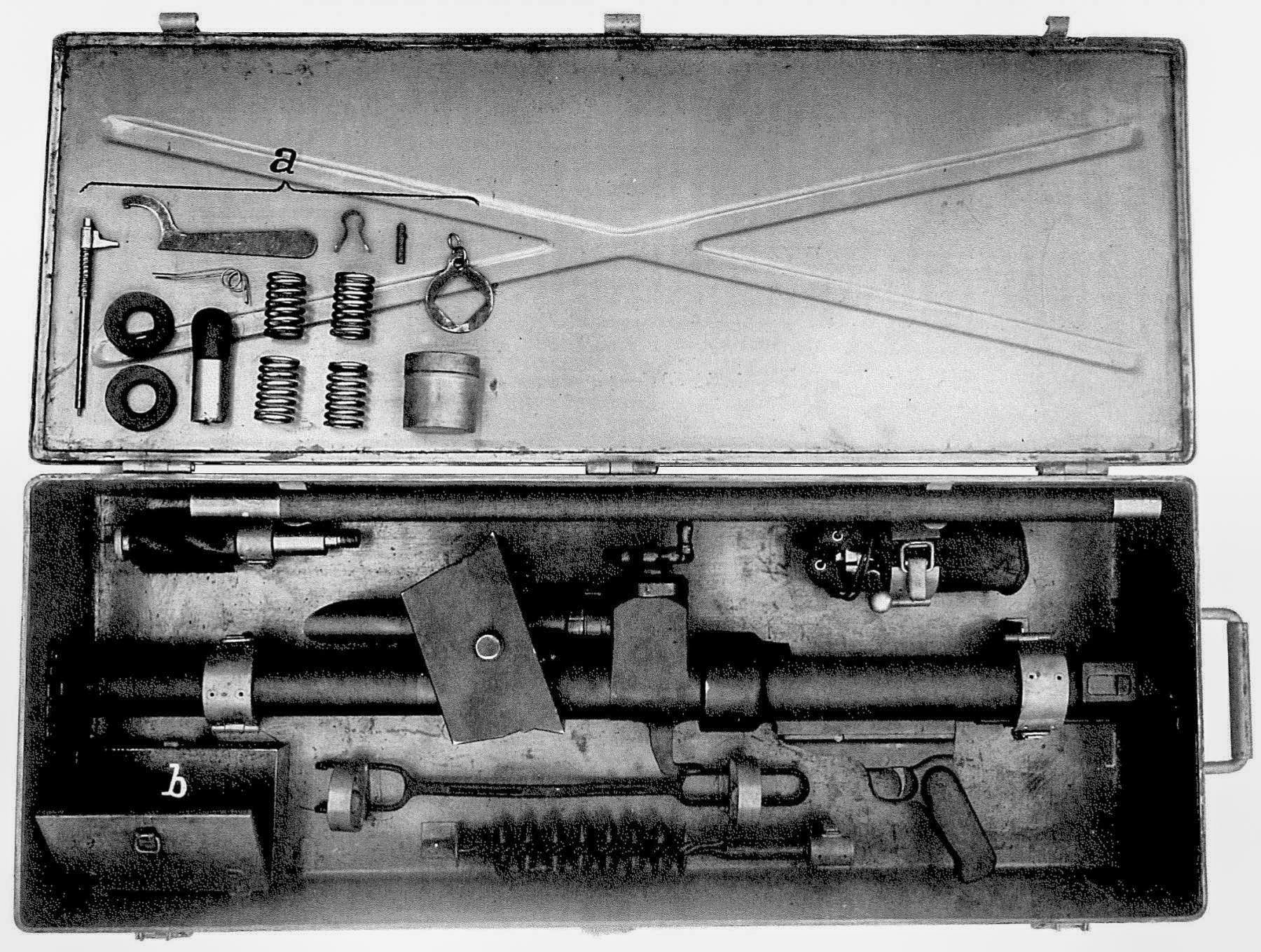 Ligne Maginot - Mortier de 50 mm mle 1935 - Caisse de rechange pour le mortier
Les éléments marqué a sont rangés dans la caissette marquée b