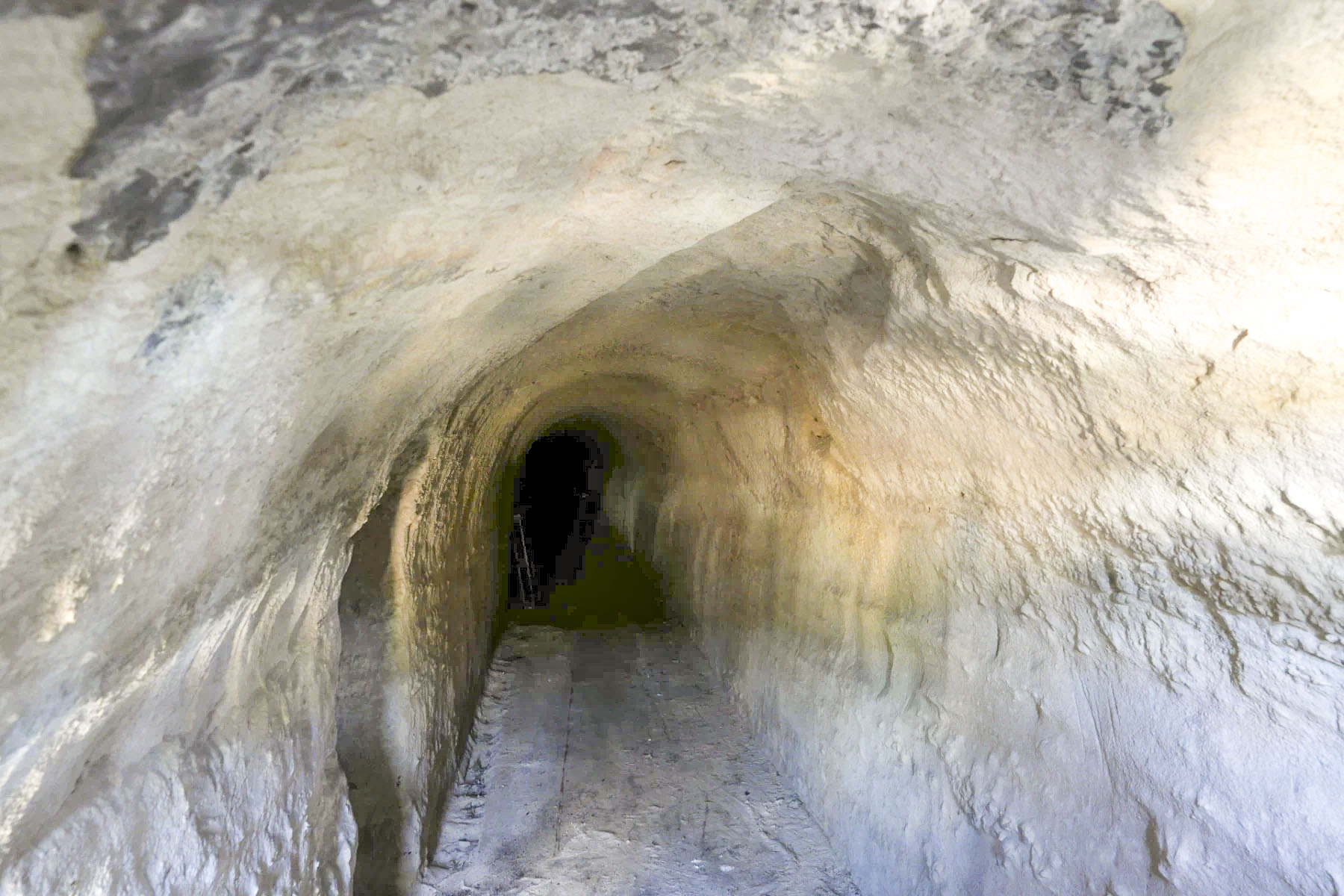 Ligne Maginot - MONTE LEONE OUEST - (Dépôt de Munitions) - Entrée camions
Intérieur