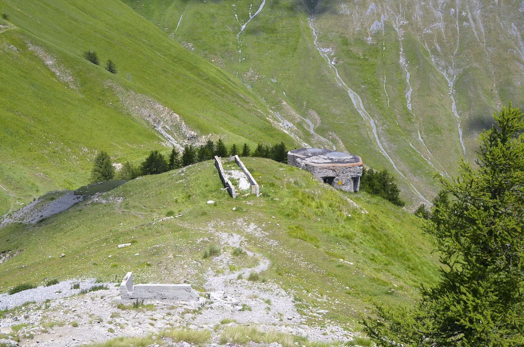 Ligne Maginot - BAISSE DE SAINT VERAN - (Ouvrage d'infanterie) - Vue des dessus du bloc 2 et alentours