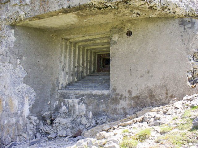 Ligne Maginot - BAISSE DE SAINT VERAN - (Ouvrage d'infanterie) - Bloc 2
Créneau FM