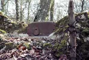 Ligne Maginot - UBERNIED 4 - (Cuve pour arme d'infanterie) - Le bouclier, œilleton fermé