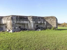 Ligne Maginot - CEZF-28 - AUDVILLER OUEST - (Blockhaus lourd type STG / STG-FCR - Double) - La façade de tir vers l'est.
