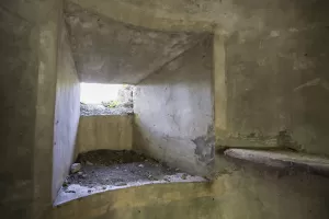 Ligne Maginot - CHALETS DU VALLON 1 - (Blockhaus pour arme infanterie) - Créneau ouest
