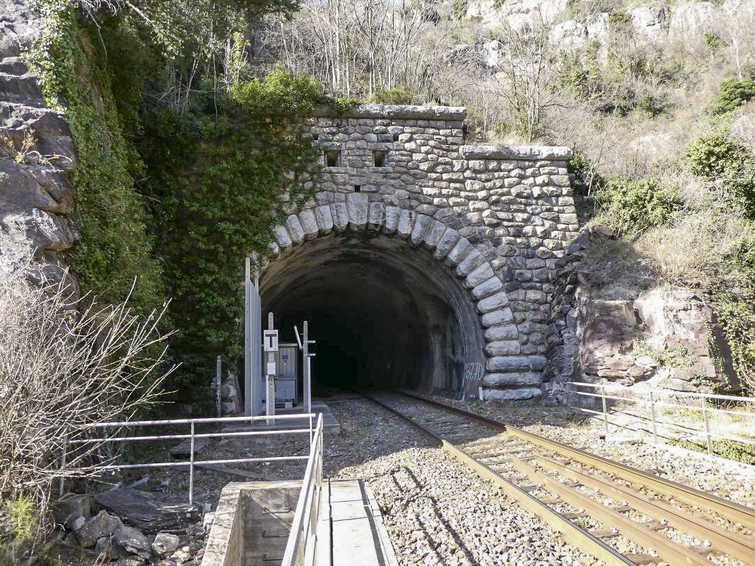 Ligne Maginot - BERGHE NORD (TUNNEL DE) - (Blockhaus pour arme infanterie) - Le fronton de l'entrée nord du tunnel