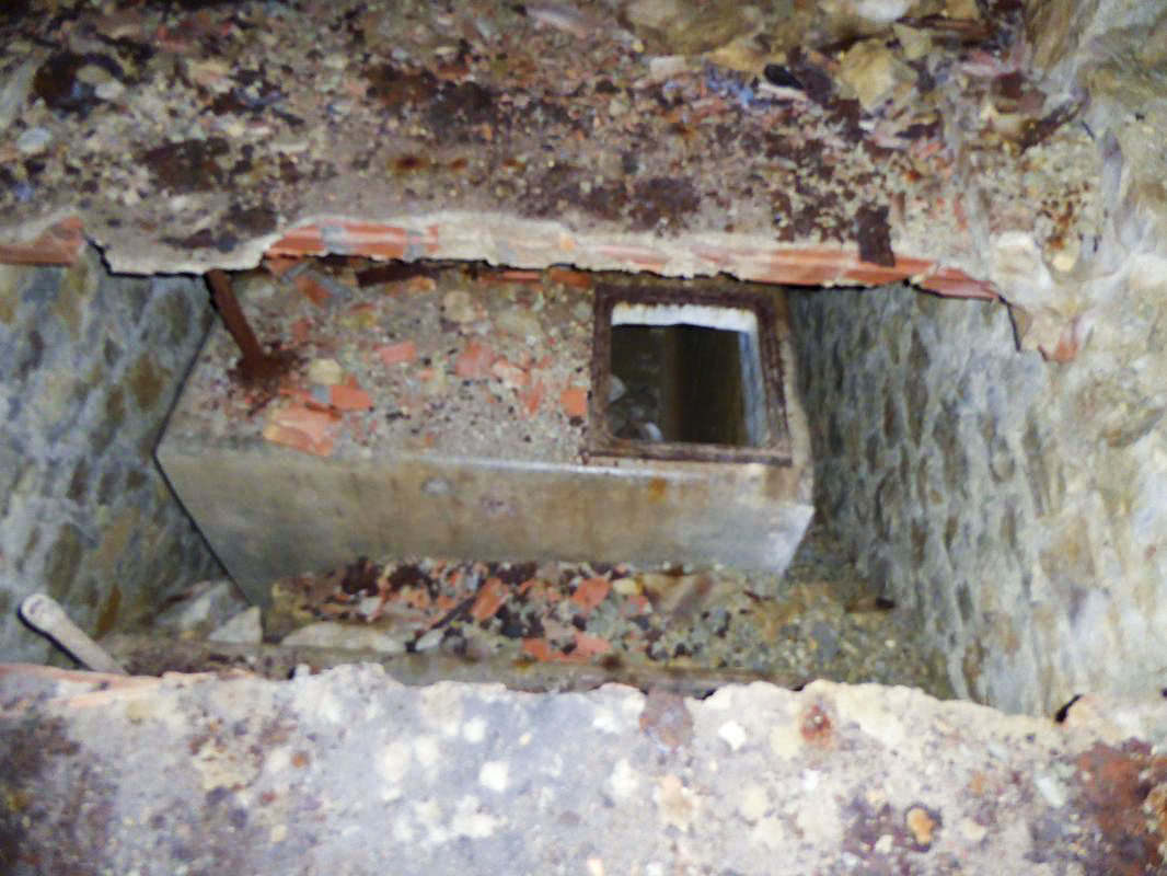 Ligne Maginot - MONT DE L'UBAC - (Position d'artillerie préparée) - Abri 2
Citernes