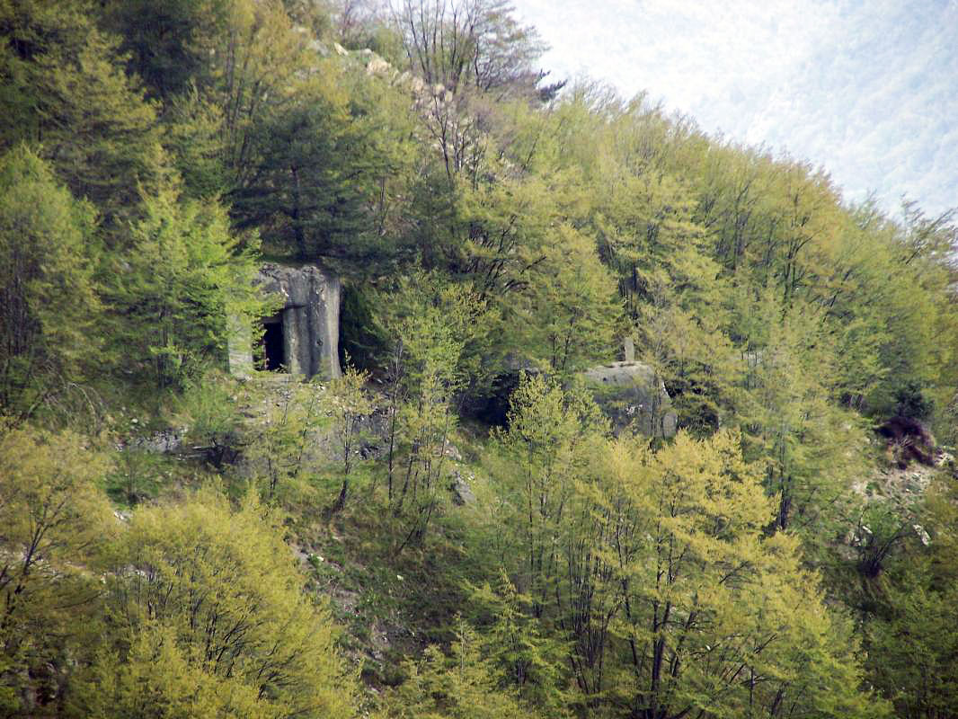 Ligne Maginot - COL D'AGNON - (Ouvrage d'infanterie) - Bloc 2 et le casernement extérieur