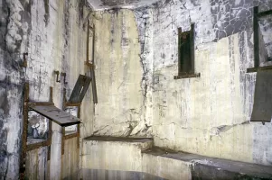Ligne Maginot - BRAUS NORD (TUNNEL DE ) - (Blockhaus pour arme infanterie) - Créneaux vus de l'intérieur. Les créneaux en partie haute sont destinés à lancer des grenades