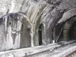 Ligne Maginot - BRAUS NORD (TUNNEL DE ) - (Blockhaus pour arme infanterie) - Entrée du blockhaus de gauche en rentrant.