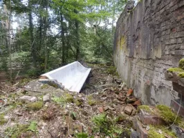 Ligne Maginot - BIESENBERG - (Casernement) - Les ruines du casernement dégagées par l'association AFVN
Lavabos extérieur