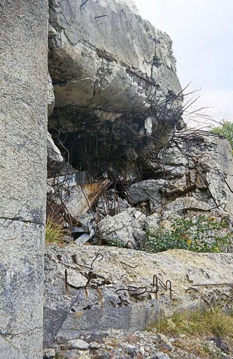 Ligne Maginot - COL DE BROUIS (CDB) - E01 - (Ouvrage d'infanterie) - Le bloc 2 détruit par les allemands en 1944