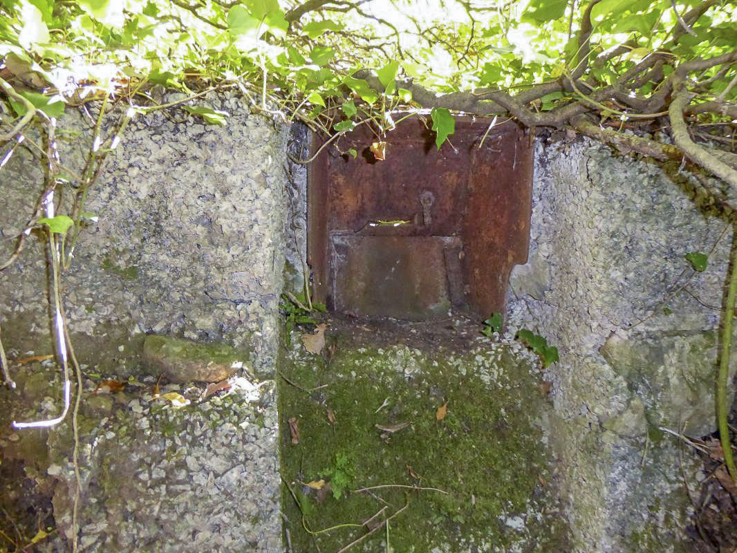 Ligne Maginot - CUNI - (Blockhaus pour arme infanterie) - Observatoire extérieur de Cuni
Masque à l'extérieur