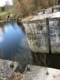 Ligne Maginot - ECLUSE DE RODIGNIES - (Blockhaus pour arme infanterie) - Le système de batardeaux sur le Jard; les pontets de blocage sont encore en place