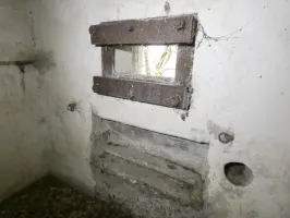 Ligne Maginot - HERBITZHEIM 5 - MA - (Blockhaus pour arme infanterie) - Le créneau pour une mitrailleuse Hotchkiss.