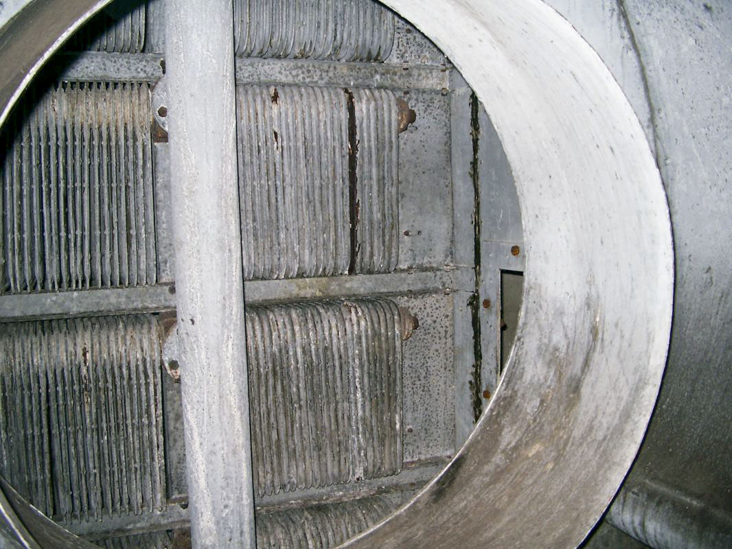 Ligne Maginot - EH Galgenberg - Aérorefroidisseur - Le ventilateur démonté, on aperçoit les tubes d'échange.