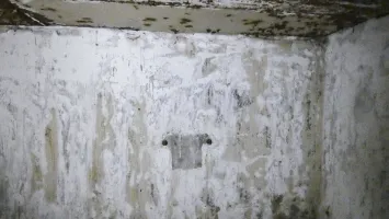 Ligne Maginot - C - (Chambre de coupure - Avec central) - Intérieur de la chambre, vue vers côté Est, emplacement d'appareillage