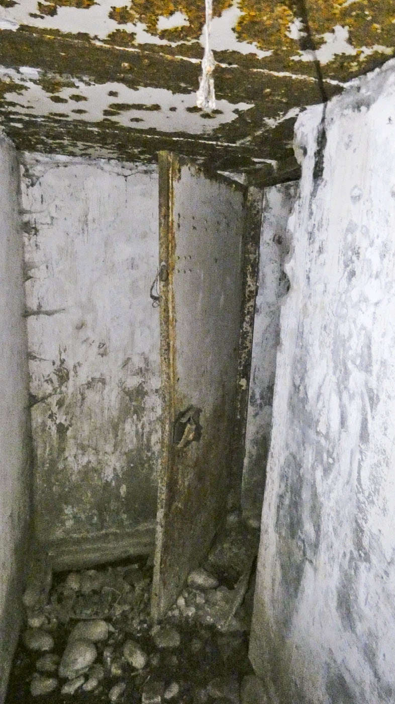 Ligne Maginot - C - (Chambre de coupure - Avec central) - Porte d'entrée de la chambre, côté extérieur