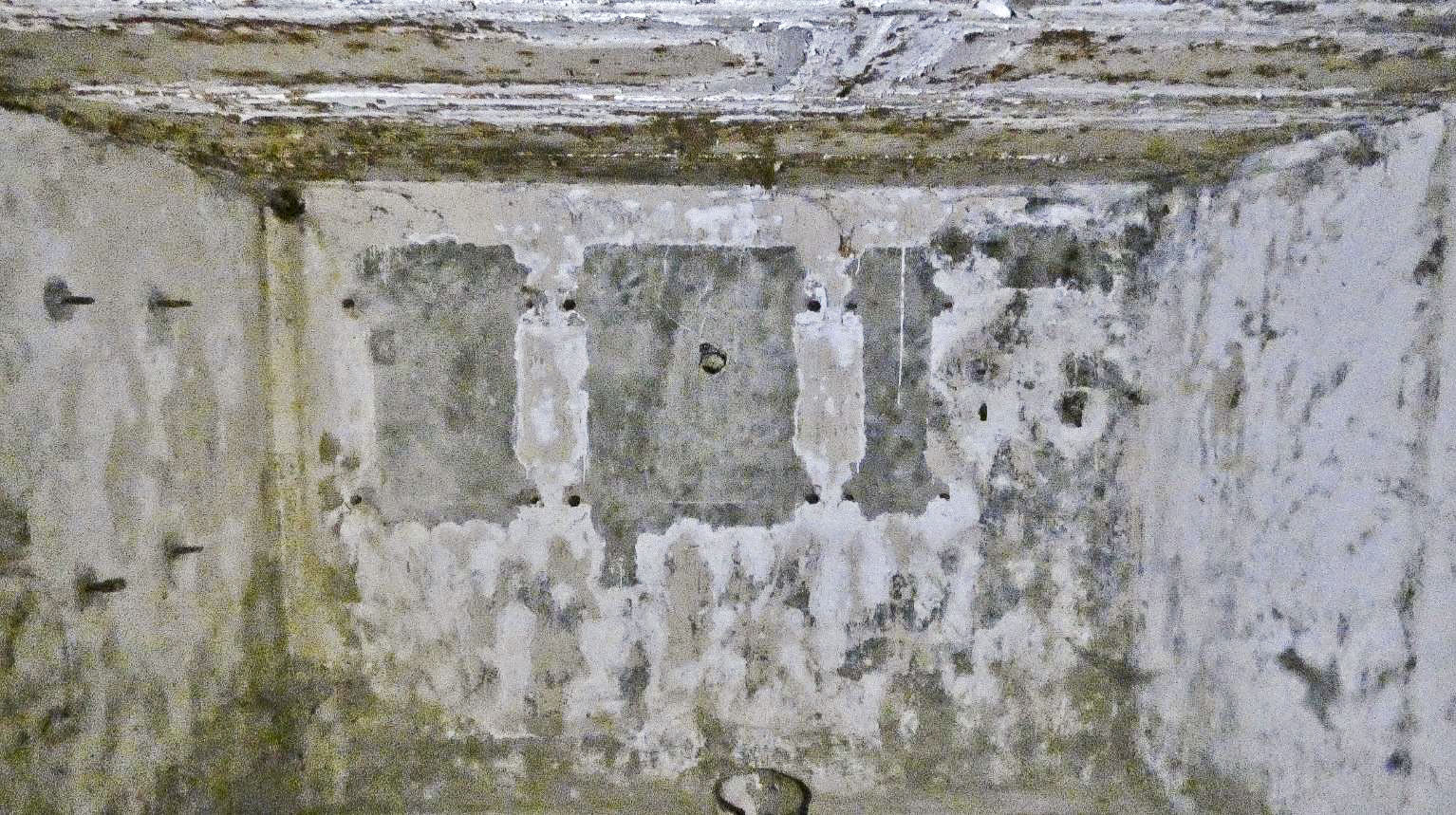 Ligne Maginot - C - (Chambre de coupure - Avec central) - Intérieur de la chambre, vue vers côté Ouest, emplacement des appareillages