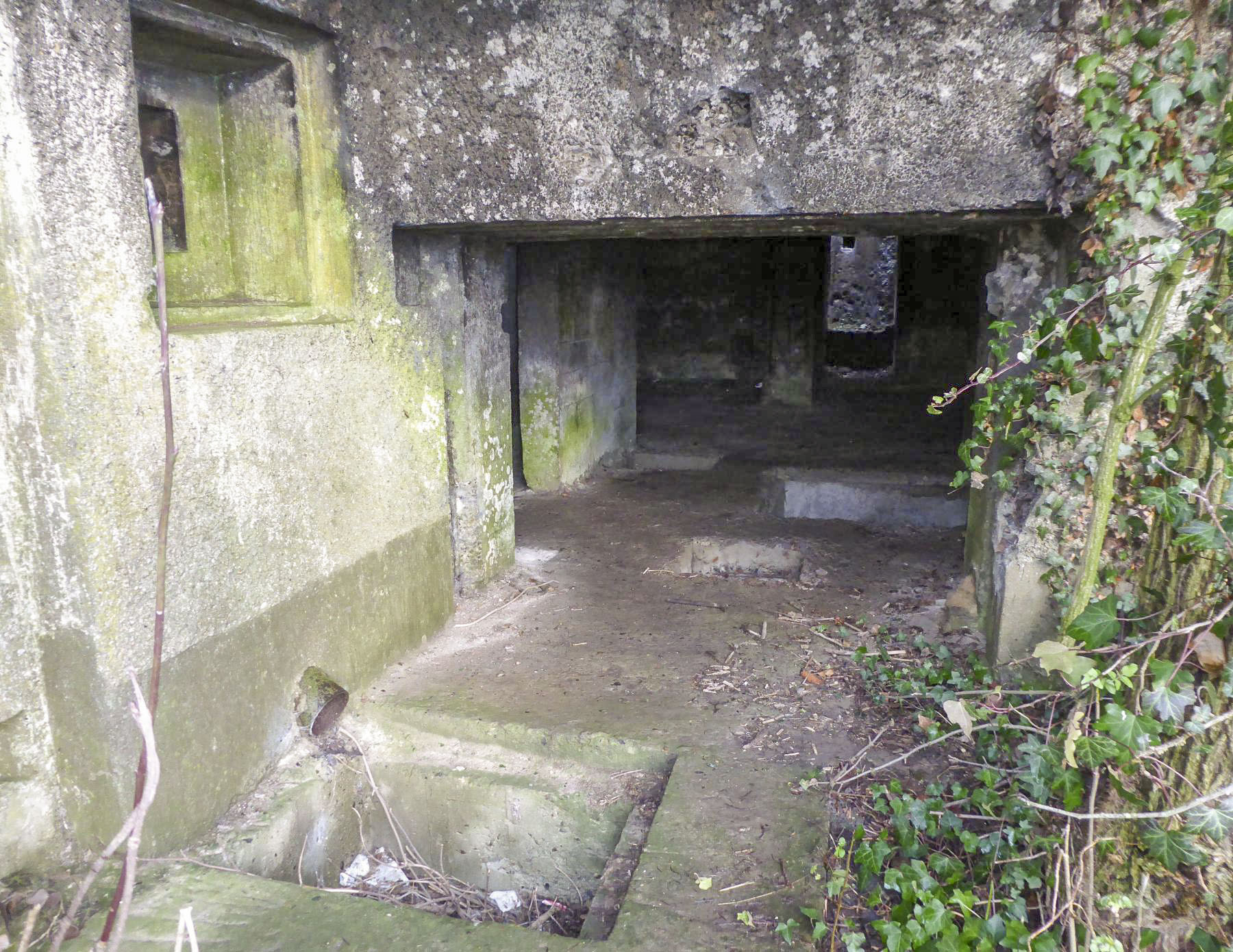 Ligne Maginot - CEZF-1 - CROIX SAINT HUBERT - (Blockhaus lourd type STG / STG-FCR - Double) - Entrée matériels