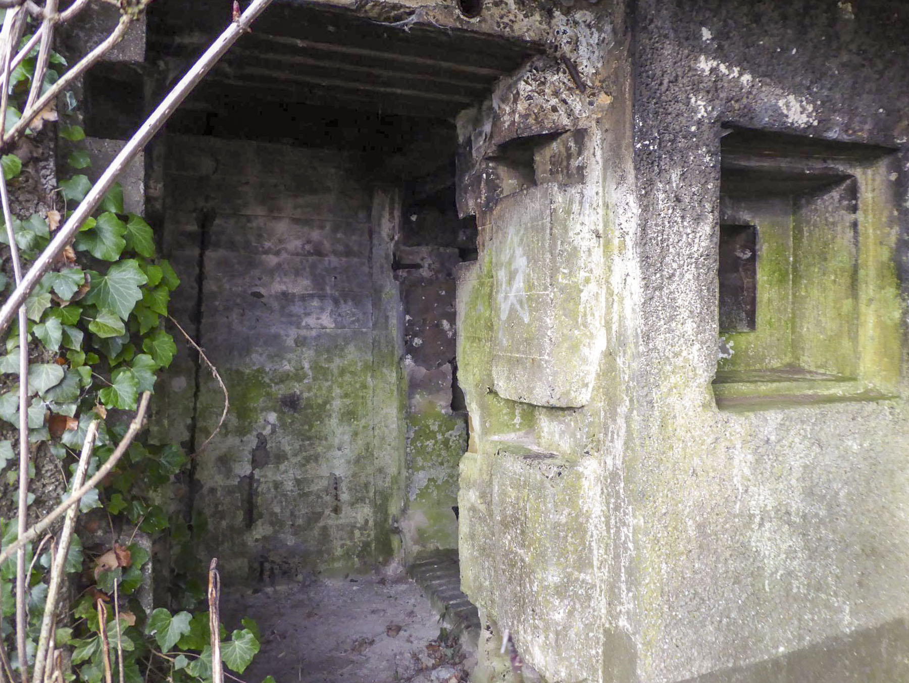 Ligne Maginot - CEZF-1 - CROIX SAINT HUBERT - (Blockhaus lourd type STG / STG-FCR - Double) - Entrée hommes