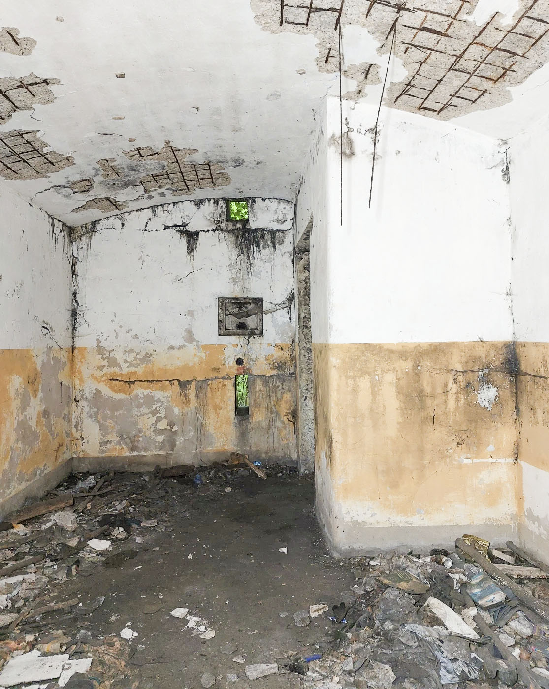 Ligne Maginot - ANNEXE DE FORT UHRICH (II/155° RAP) - (Position d'artillerie préparée) - Ateliers d'assemblage des munitions
Local de droite avec peinture mural 
