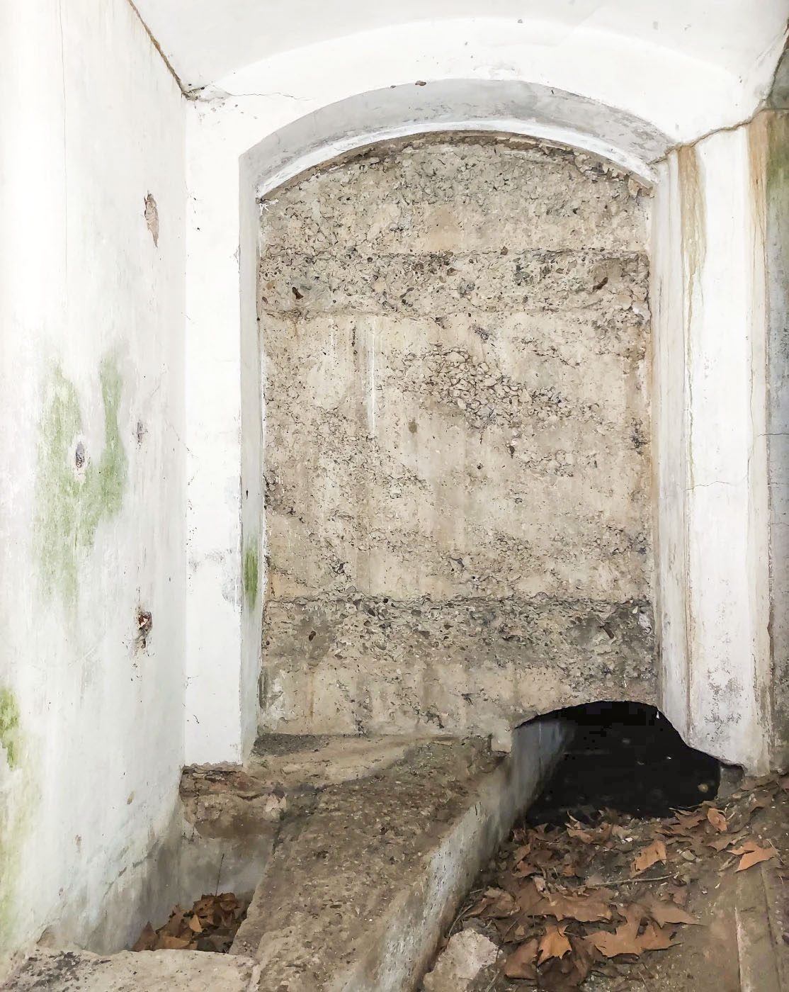 Ligne Maginot - ANNEXE DE FORT UHRICH (II/155° RAP) - (Position d'artillerie préparée) - PC de batterie
Emplacement d'une table à cartes rabattable